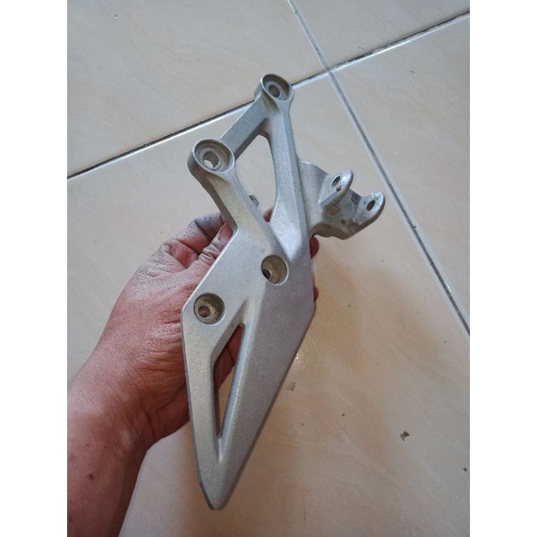 Postep Footstep Bostep Step Dudukan Pijakan Kaki Depan Kanan Honda New CBR 150 R LED CBR150led ori