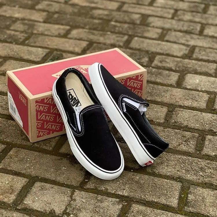 ans slip on hitam puti OG WF dt import quality size 36-43