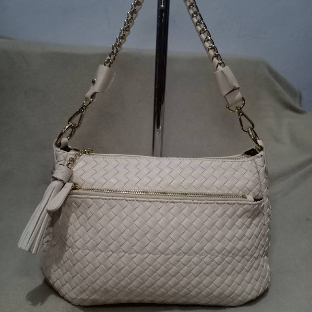 Preloved Guy Laroche woven bag