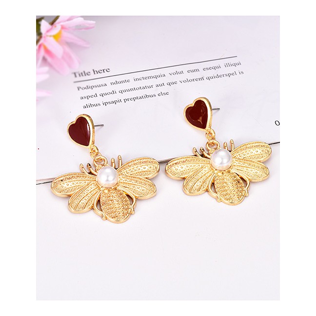 LRC Anting Tusuk Fashion Gold Alloy Bee Love Pearl Earrings F50964