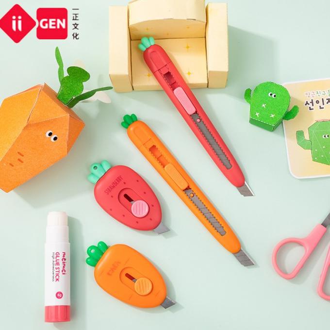 

Star Cutter Mini Pemotong Kertas Bentuk Wortel Carrot Strawberry Cute - Long Strawberry Promo
