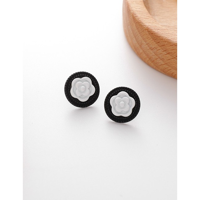 LRC Anting Tusuk Fashion Black Resin Flower Contrast Round Earrings K90527