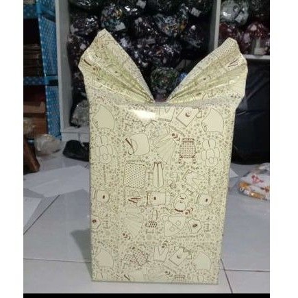 

Kertas Kado Random + kartu ucapan kado