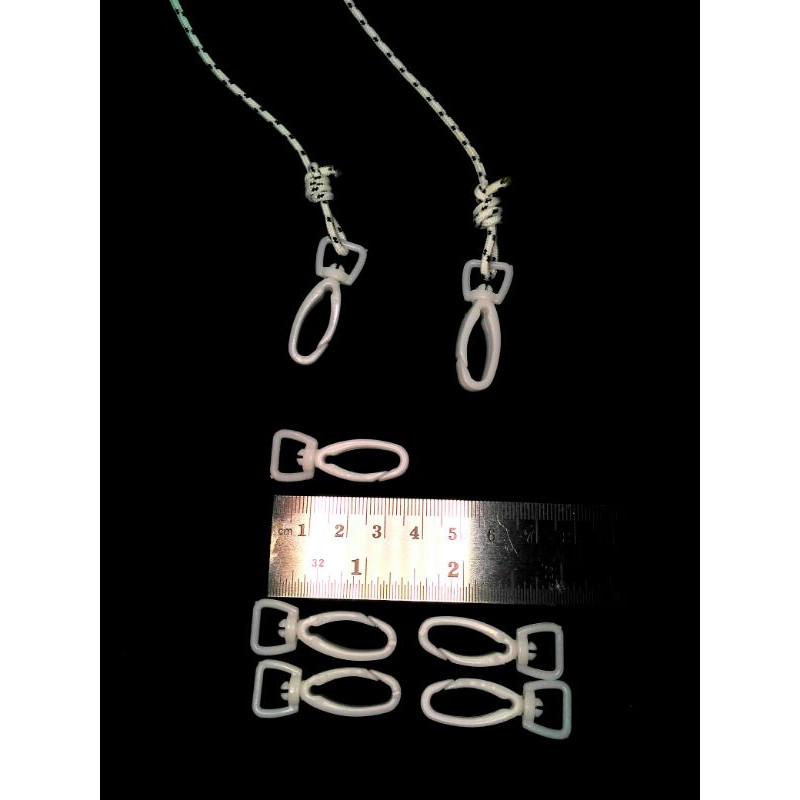 kait masker plastik putih