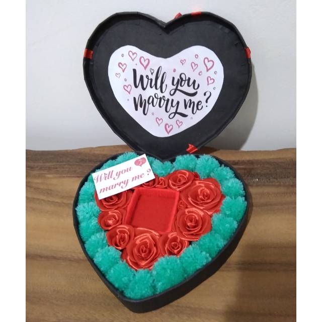 

buket box love pita satin