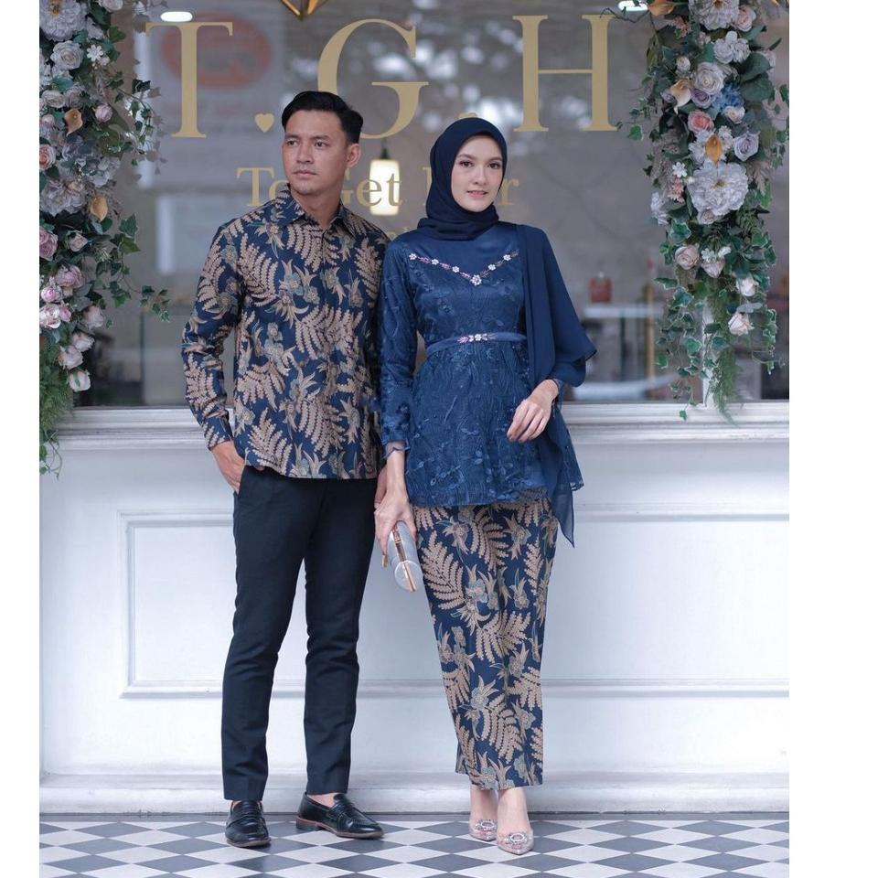Paling Dicari.. Set Kebaya Couple Kebaya Alyra Warna Navy Kebaya Brukat Wisuda Tunangan Kekinian Ter