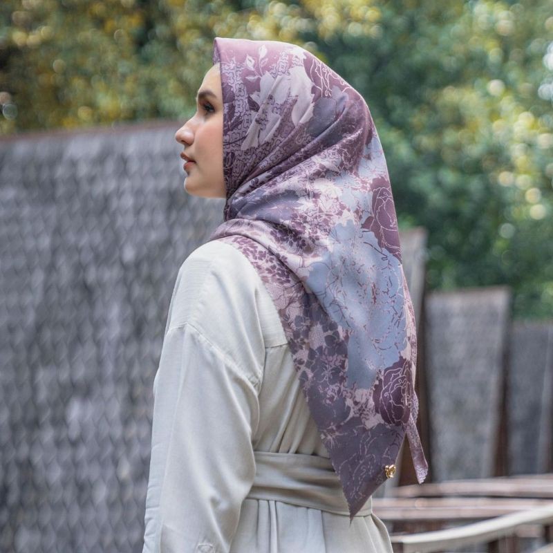 Dayana scarf heaven lights