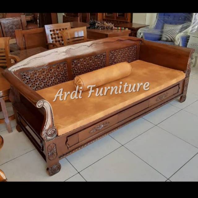 Kursi malas dan busa dudukan guling bale ukir jepara kursi panjang kayu jati