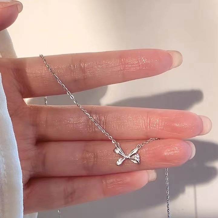 Kalung Pendek Liontin Pita Warna Silver Gaya Vintage Perancis Untuk Wanita