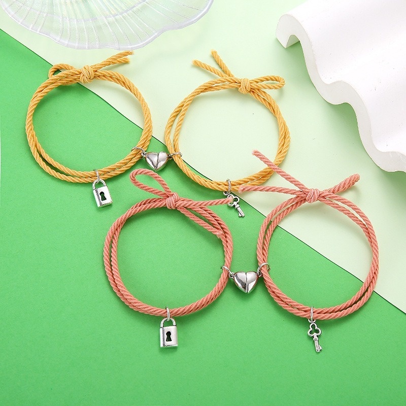1 Pasang Gelang Tali Kepang Hias Liontin Kunci Hati Magnetik Menarik Untuk Wanita