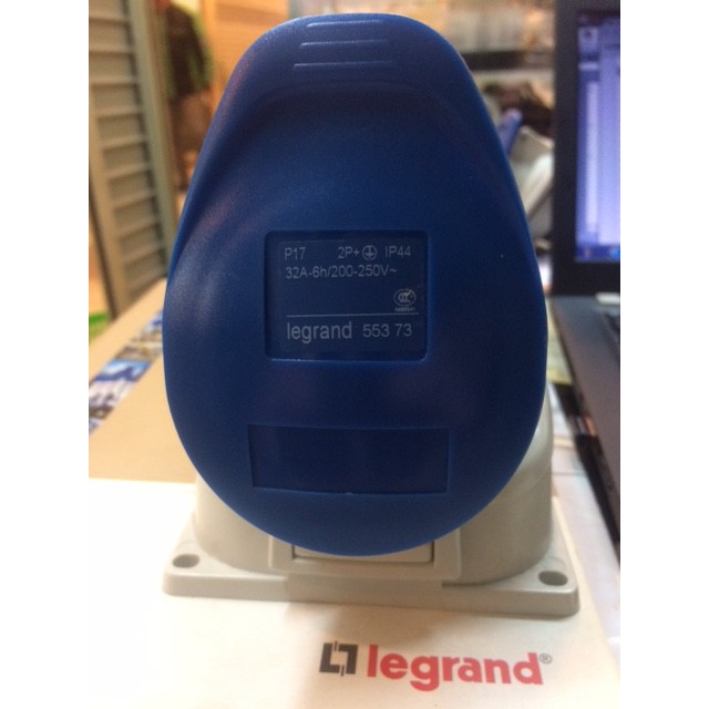 SURFACE MOUNTING, 32A, 2P+E,200/250V,IP44, P/N:55373 , LEGRAND