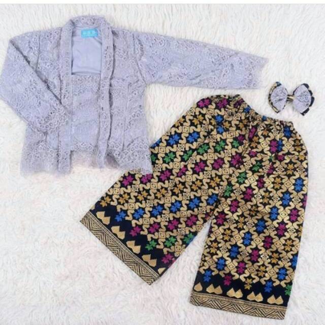 Setelan kebaya kulot anak