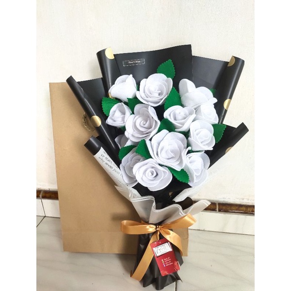 buket bunga mawar putih