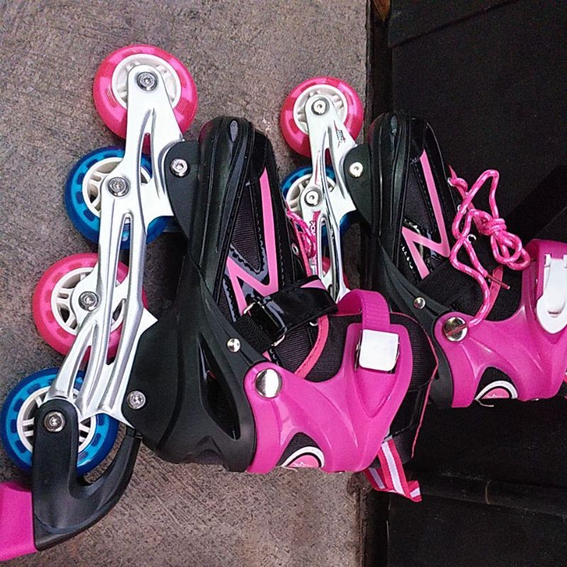 Sepatu roda super power black/pink