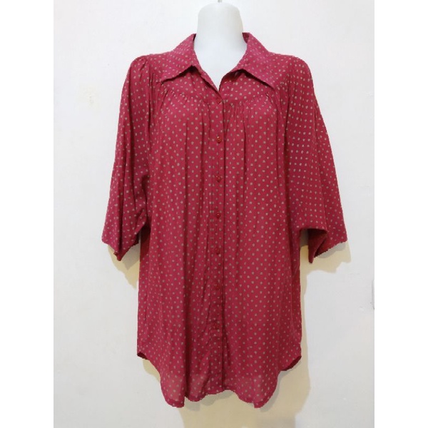 blus polkadot merah