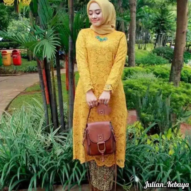 kebaya brukat hitam / brukat hitam / kebaya modern / baju kebaya / kebaya hitam-4