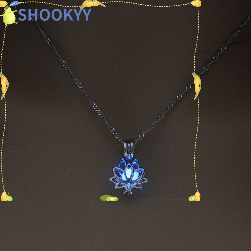 Chookey Kalung Rantai Dengan Liontin Bulan Sabit + Bunga Teratai Glow In The Dark Untuk Wanita