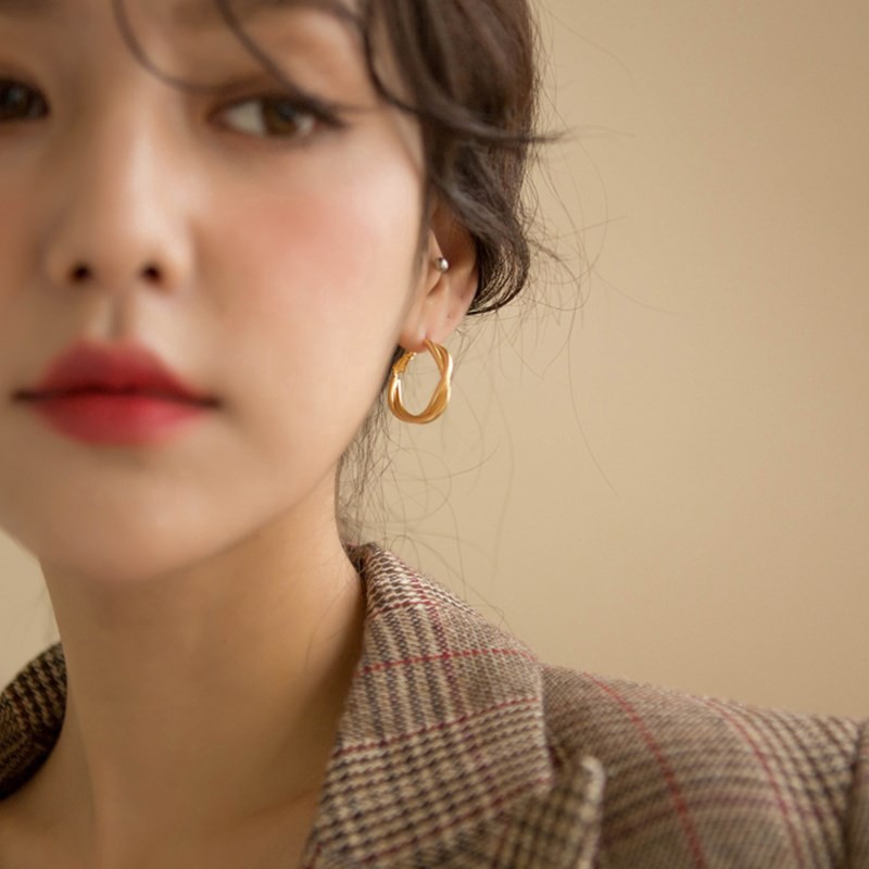 Anting Bulat Melengkung Bergelombang Anting Emas Sederhana Korea