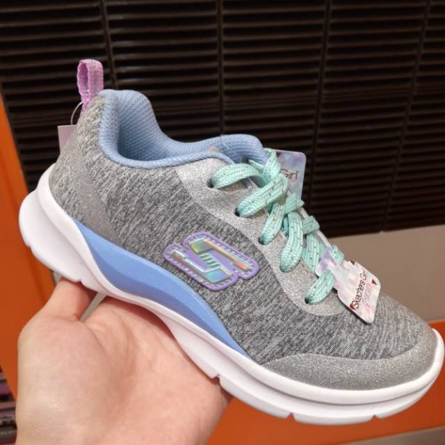 sepatu sneakers skechers