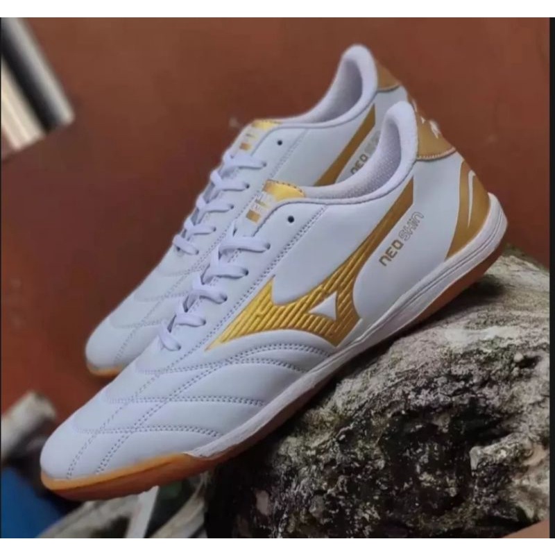 SEPATU FUTSAL MIZUNO NEO SHIN PUTIH GOLD TERBARU/ SEPATU FUTSAL PRIA TERLARIS / SEPATU FUTSAL MIZUNO