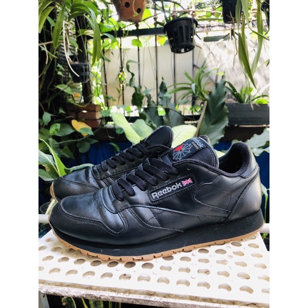 Sepatu Sneakers Reebok Classic Leather Allblack Original Second Preloved