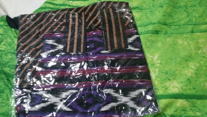 Blus Croptop Gabby Tenun Klasik Seragam Casual Atasan Batik