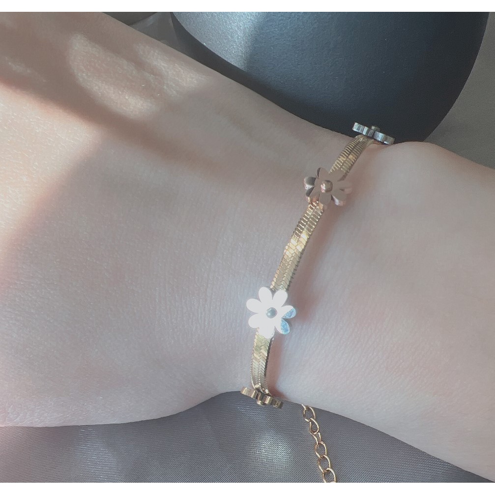 Gelang Tangan Rantai Baja Titanium Aksen Bunga Daisy Warna-Warni Elegan Untuk Wanita