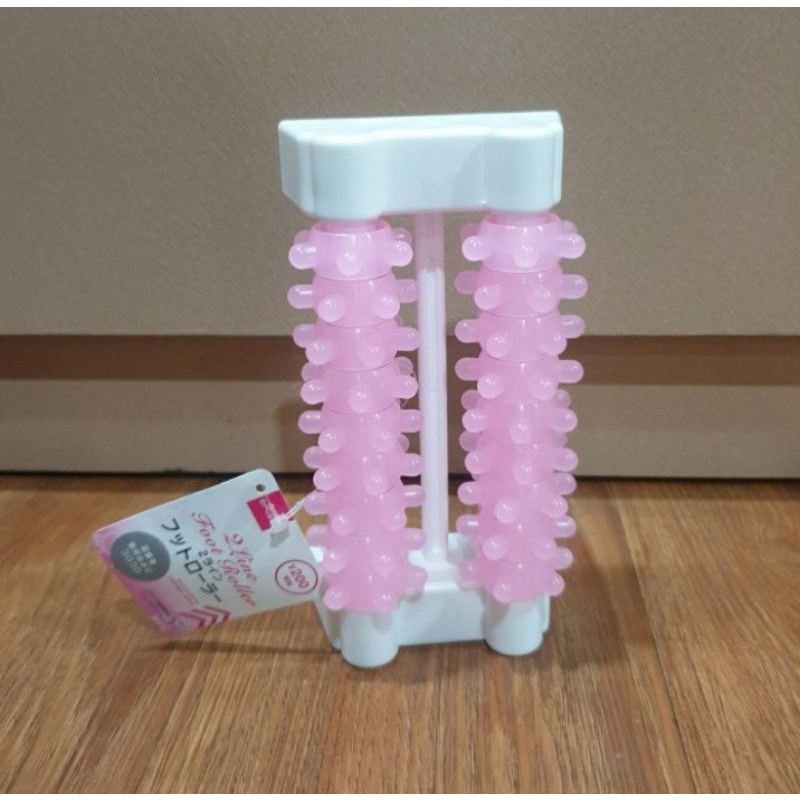 Daiso Message 2 Line Foot Roller Alat Terapi Badan 2 Rol Pink