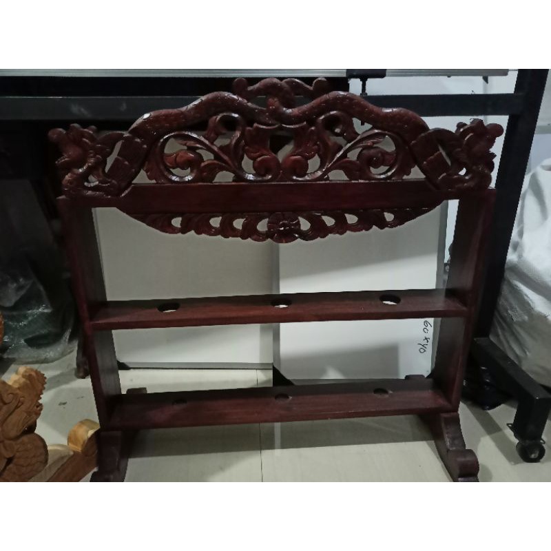 

stand ukir lubang 3 plus tiang