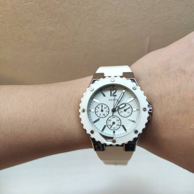 JAM TANGAN GUESS ORIGINAL WANITA WARNA PUTIH second BEKAS