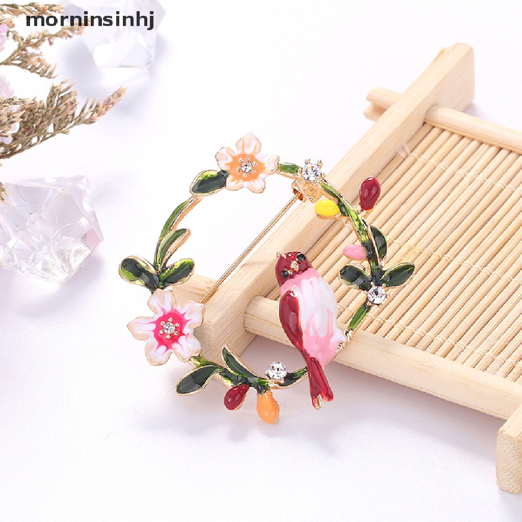 Mor Bros Pin Enamel Bentuk Wreath Bungaburung Untuk Aksesoris Fashion Wanita