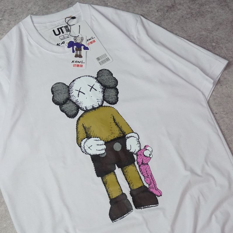 KAOS UNIQLO KAWS - BAJU T SHIRT UNIQLO X KAWS AUTHENTHIC-KAWS WHITE