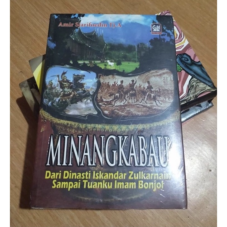 BUKU ORIGINAL AMIR SJARIFOEDIN - MINANGKABAU (DARI DINASTI ISKANDAR ZULKARNAIN SAMPAI TUANKU IMAM BO
