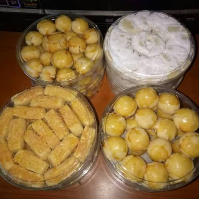 

Aneka kue kering gurih