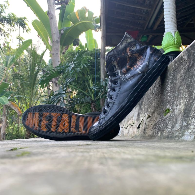 Pelunasan Converse X Metallica