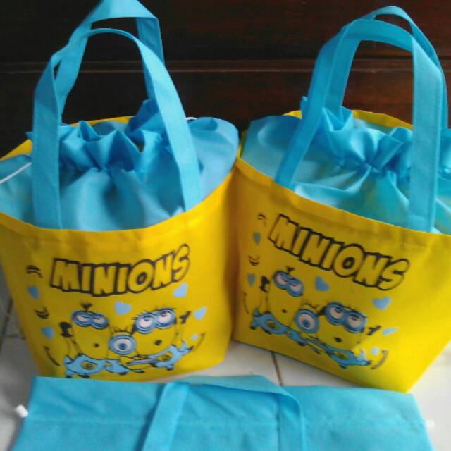 

Tas souvenir ultah anak model serut minion