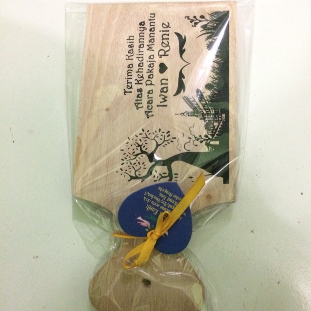 Souvenir talenan kayu