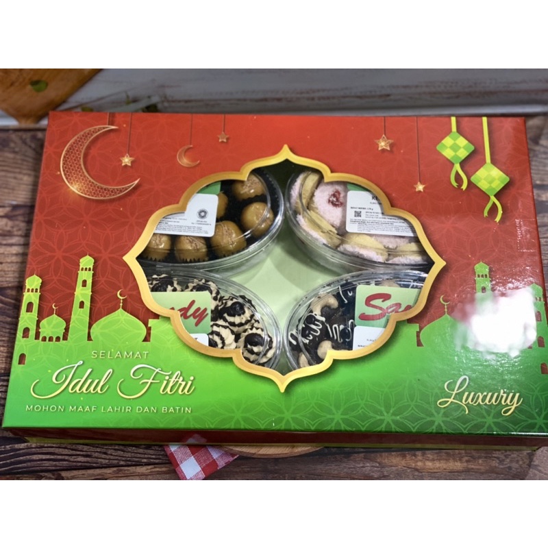 

PAKET LEBARAN SANDY COOKIES HIJAU TOPLES OVAL ISI 4