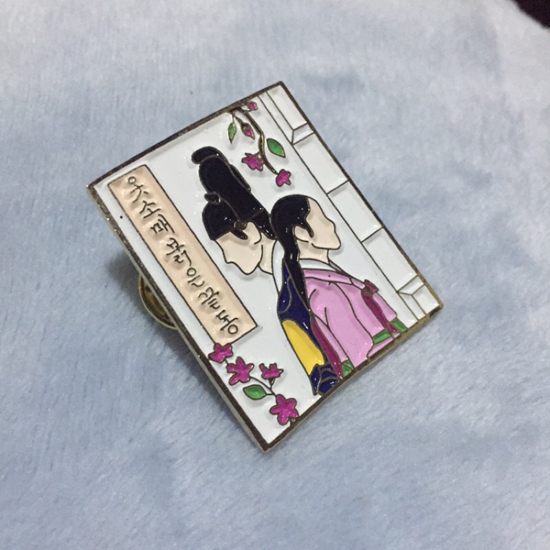 The Red Sleeve Enamel Pin Fanmade