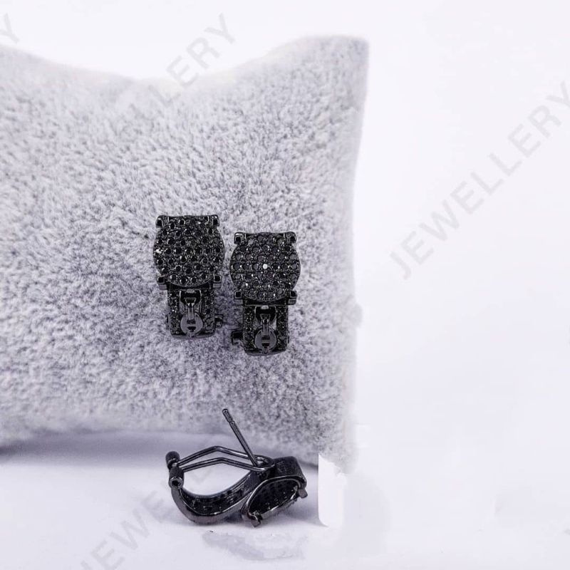 anting black gold vier EARRING