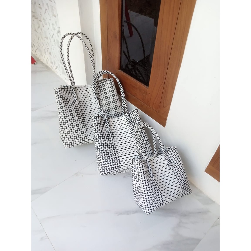 Tas Jali-Jali Anyaman Plastik Nyowani (Size L)