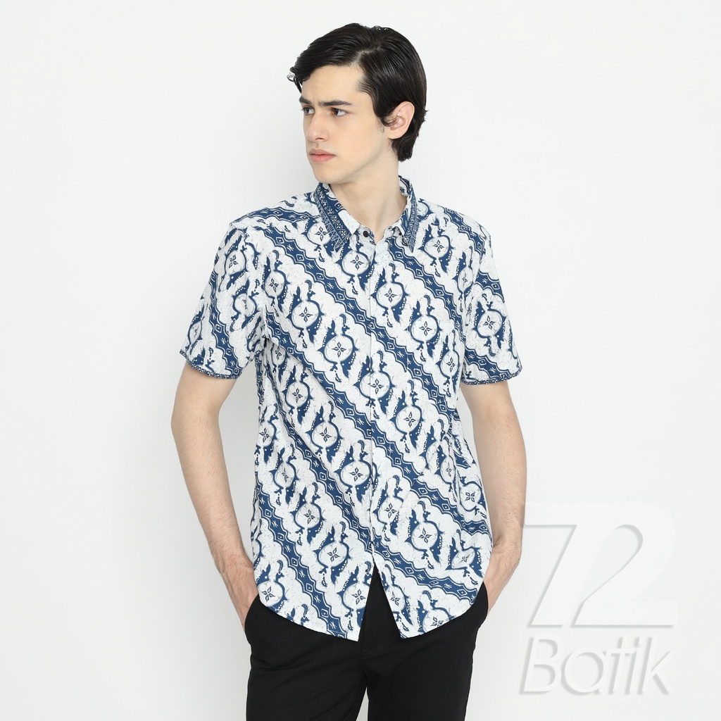 BATIK COUPLE KELUARGA  Kemeja Rok Lilit Instan Pria Lengan Panjang Slimfit Premium Lereng Putih Biru 723619 Cap 72 - Baju Kemeja Atasan Pakaian Batik Couple Cople Pria Cowok Laki Laki Remaja Keluarga Lengan Panjang Modern Slimfit Premium Kekinian