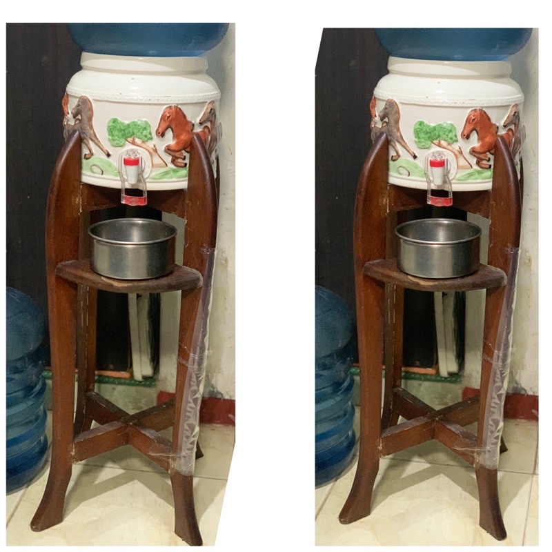 preloved tempat dudukan aqua Galon / rak duduk Galon air kayu