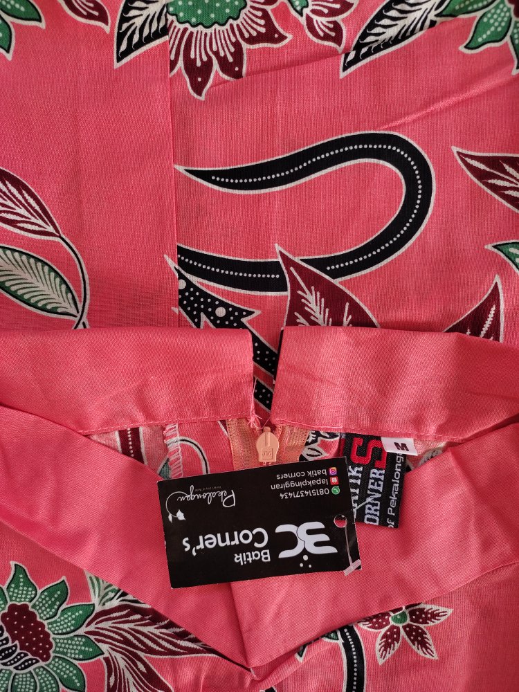 Atasan Batik Wanita Motif Gloria Kupu-kupu Cenderawasih