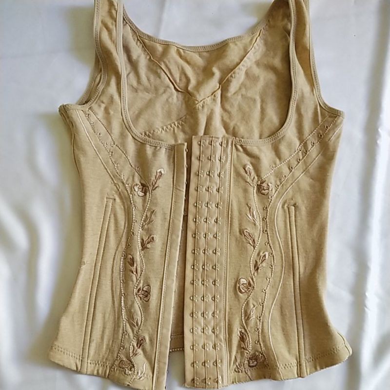 GARAGE SALE KORSET TRIUMPH pembentuk payudara