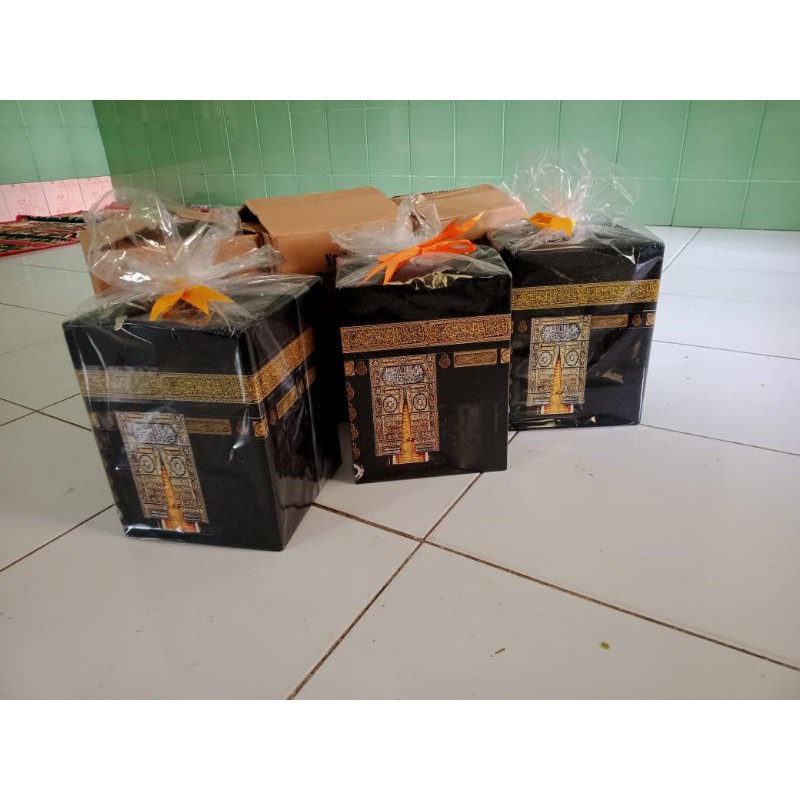 Tabungan bentuk ka'bah,celengan ka'bah,miniatur ka'bah pake kunci