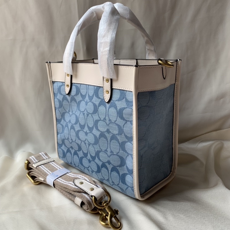 Coach Field Tote 22 In Signature Chambray(C4692)