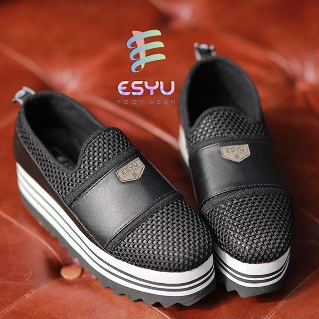 ESYU FOOTWEAR