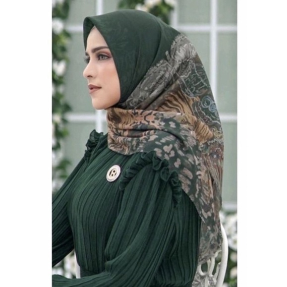 Buttonscarves Farsha series (Jungle)