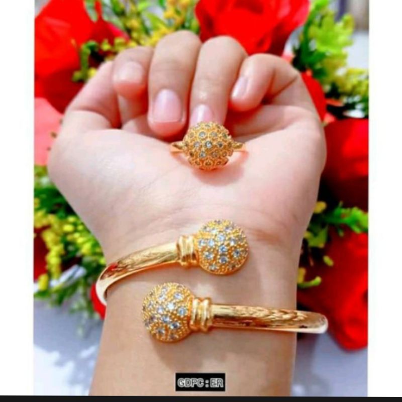 set gelang free cincin terbaru 2022,gelang titanium asli anti luntur anti karat,gelang perhiasan fashion wanita terbaru, perhiasan mirip mas asli, perhiasan berlapis emas 24 k, gelang wanita import